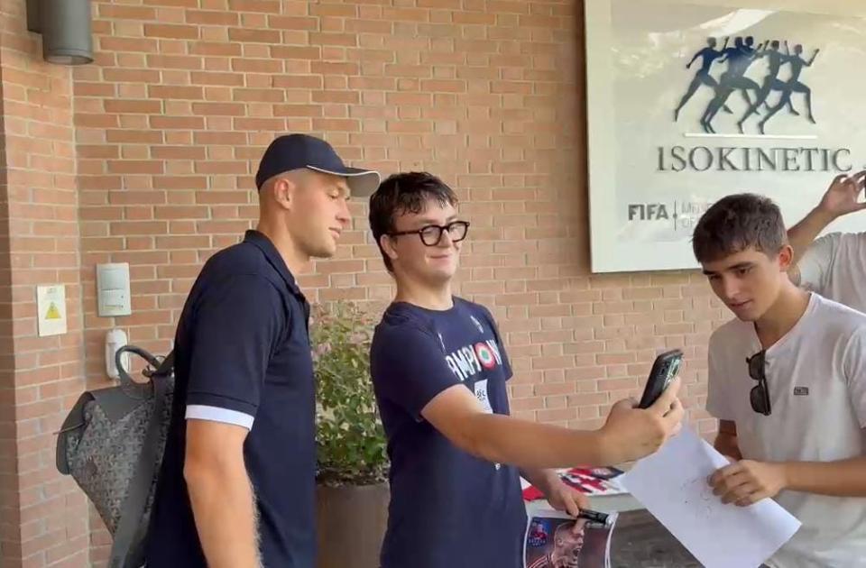Bologna, Dovbyk e Amondarain sono arrivati in città: le prime immagini in rossoblù
