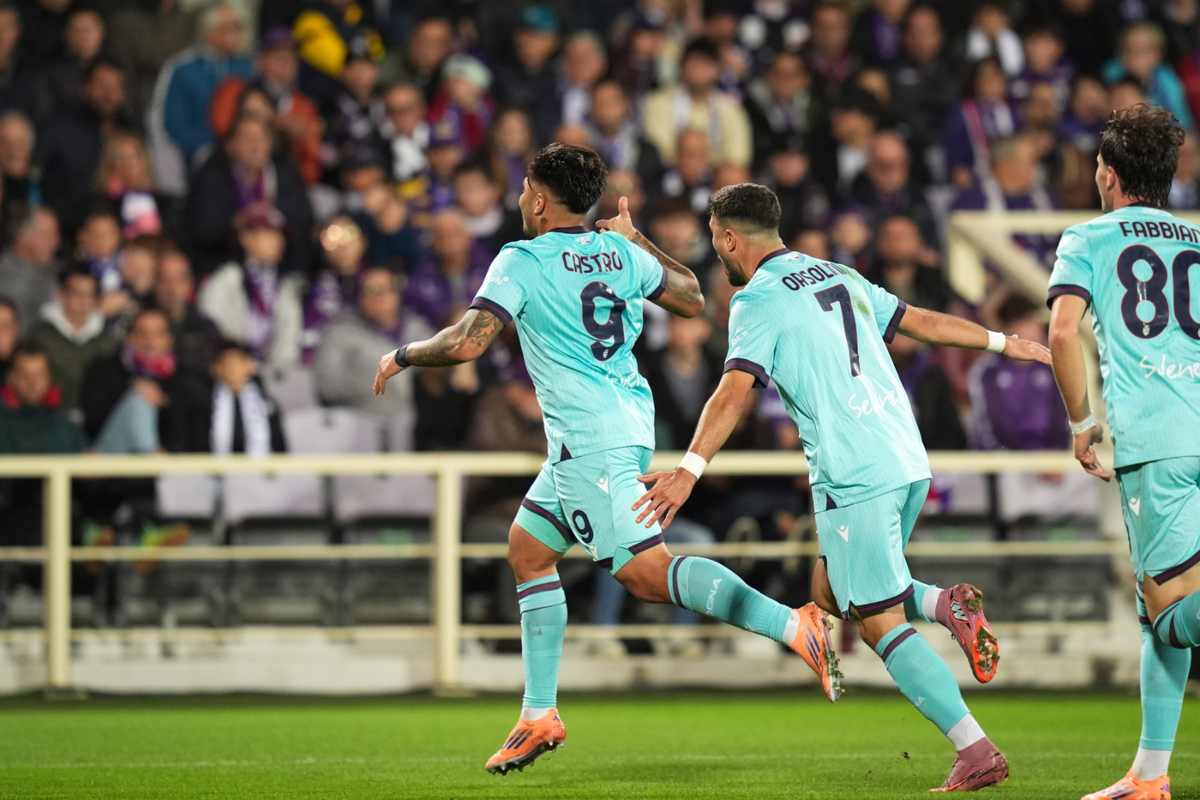 Santiago Castro esulta per il gol in Fiorentina-Bologna