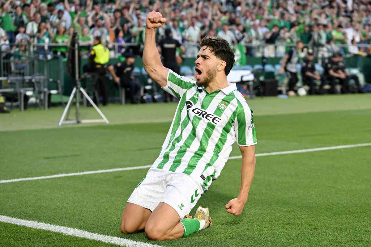 Ezzalzouli esulta dopo un gol
