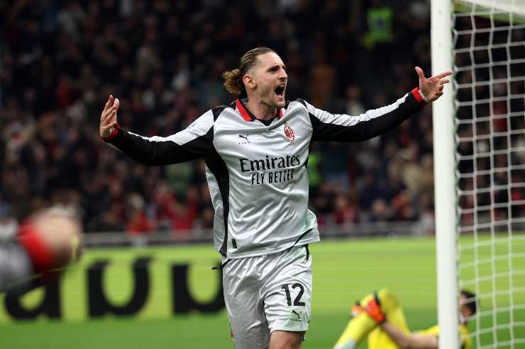 Adrien Rabiot esulta dopo un gol