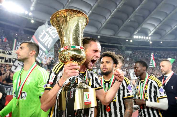 Adrien Rabiot esulta dopo la vittoria della Coppa Italia 