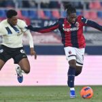 Honest Ahanor e Jonathan Rowe in azione durante Bologna-Atalanta