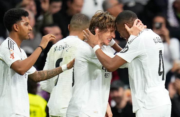 Alaba esulta con i compagni