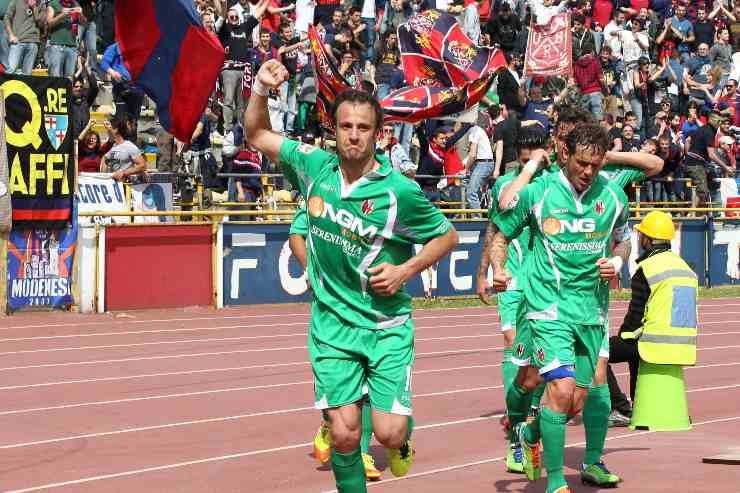Alberto Gilardino festeggia dopo un gol