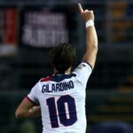 Alberto Gilardino esulta con la maglia del Bologna