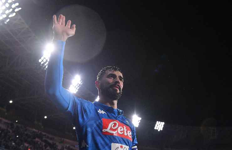 Albiol saluta