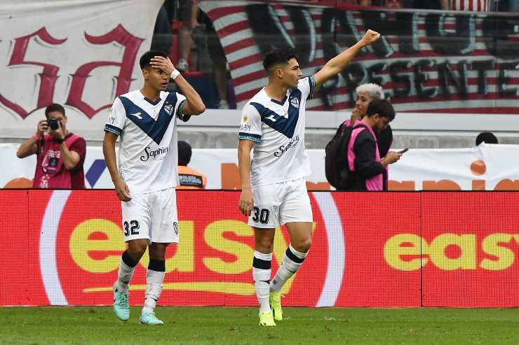Alejo Sarco esulta dopo un gol
