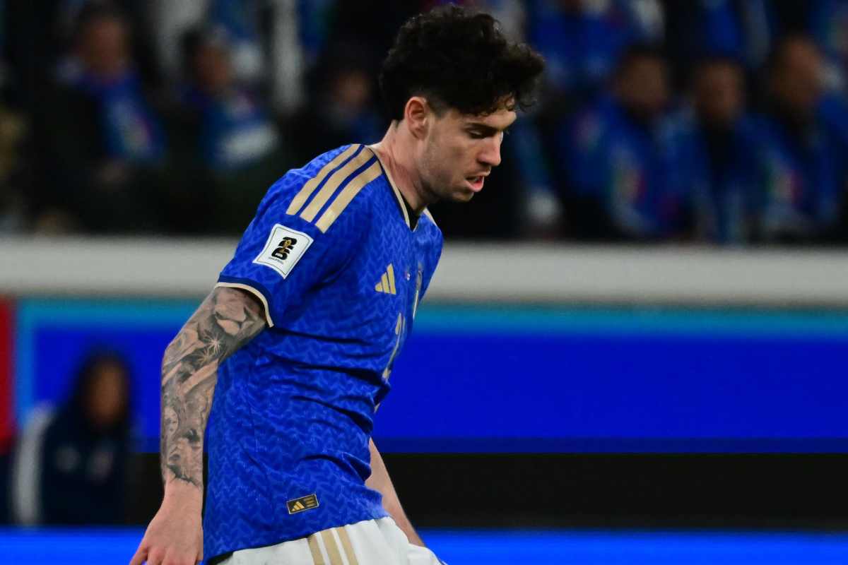 Alessandro Bastoni con la maglia dell'Italia