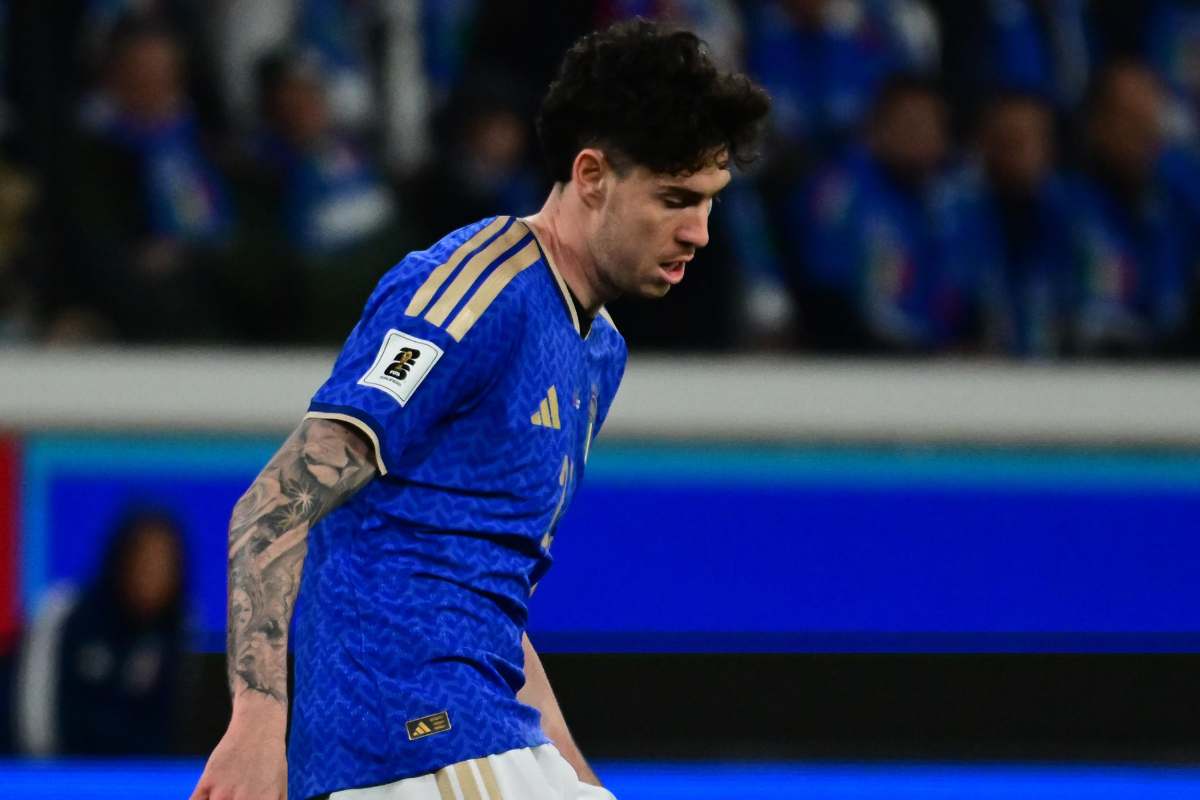 Alessandro Bastoni con la maglia dell'Italia