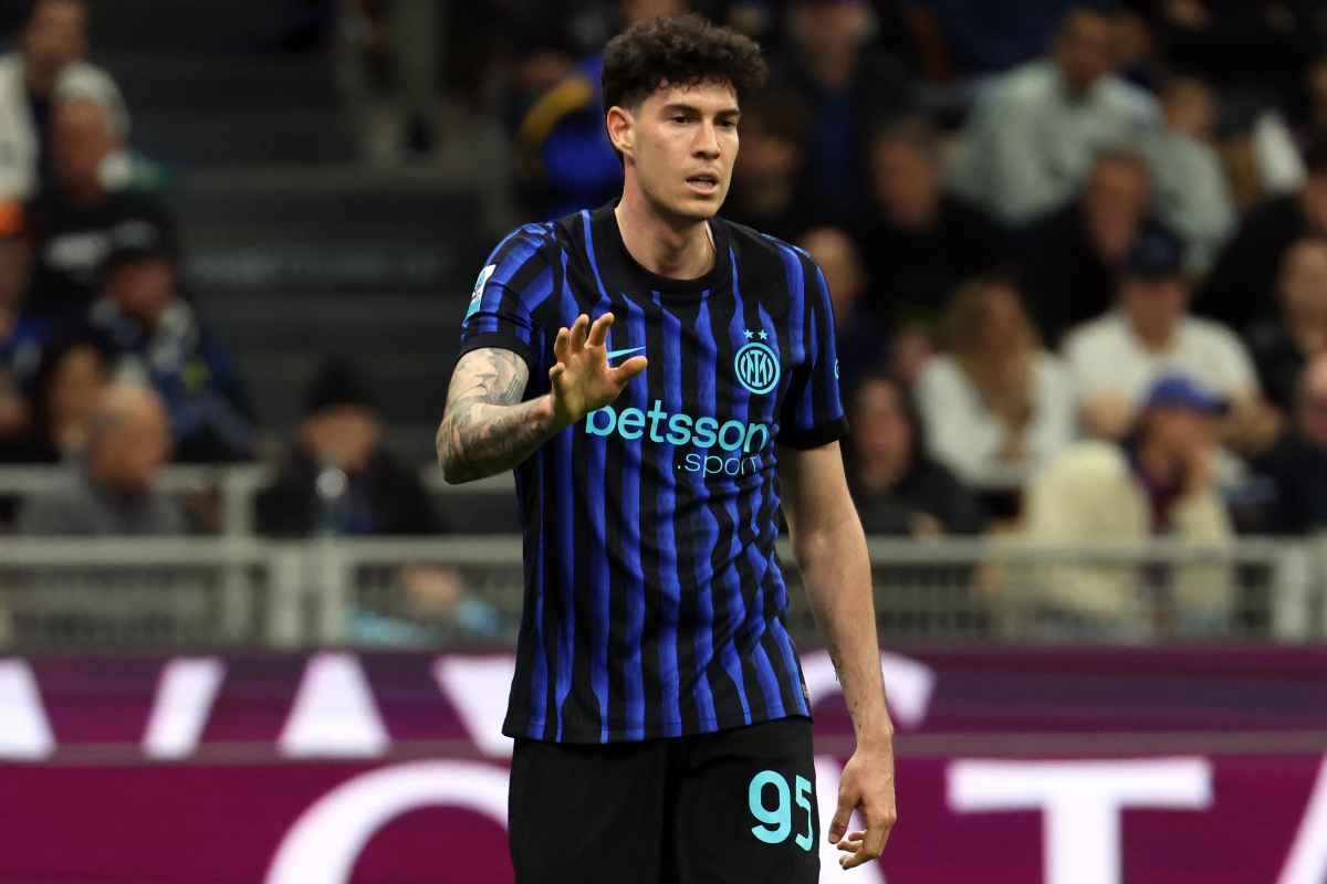 Infortunio Bastoni, che guaio per Chivu: le condizioni del difensore e tempi di recupero