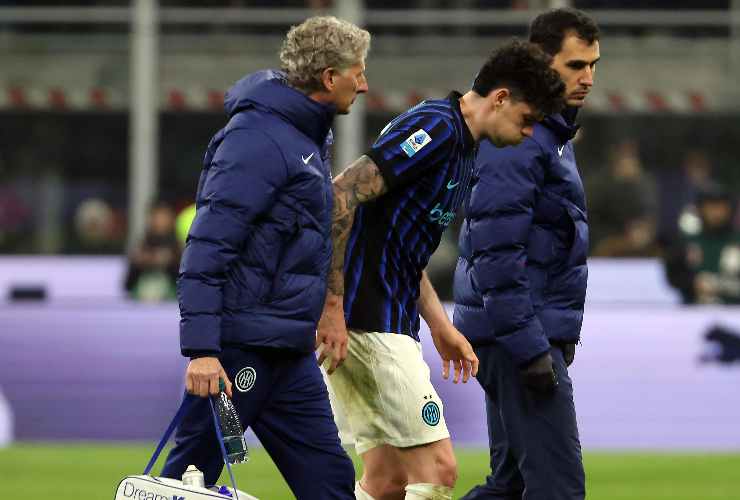 Alessandro Bastoni esce dal campo