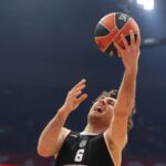 Alessandro Pajola va a canestro