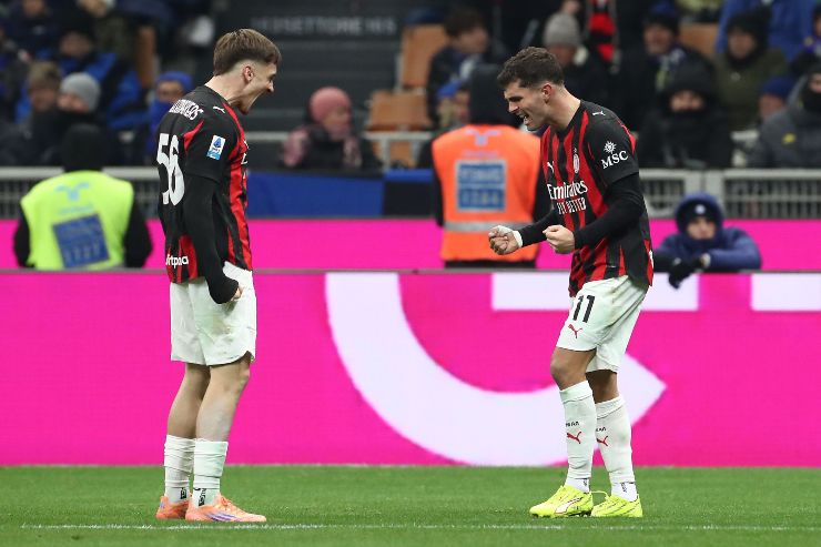 Saelemaekers e Pulisic esultano dopo un gol