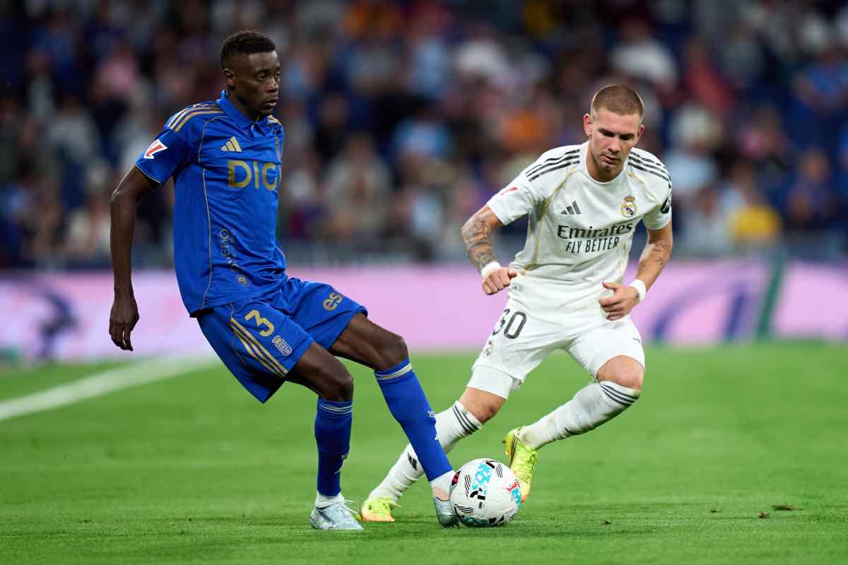 Rahim Alhassane in azione contro Mastantuono durante Real Madrid-Real Oviedo