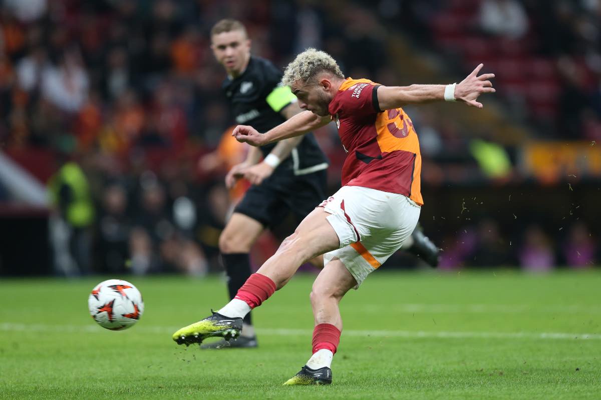 jene-stephaniuk-lkmGeyLItrw-unsplash-ls Baris Alper Yilmaz intento a calciare il pallone