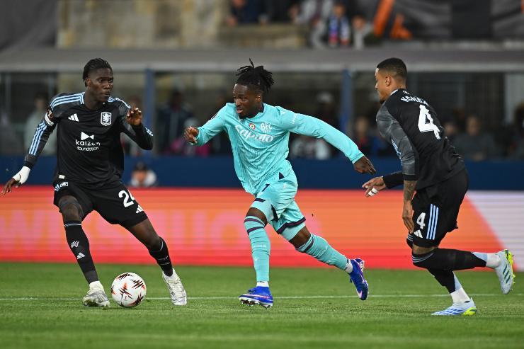 Amadou Onana in azione