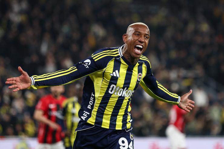 Anderson Talisca esulta dopo il gol