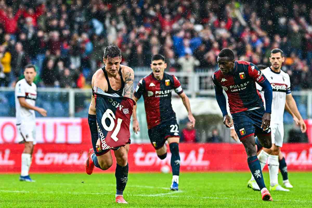 Pinamonti esulta dopo il gol