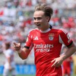 Andreas Schjelderup esulta dopo un gol