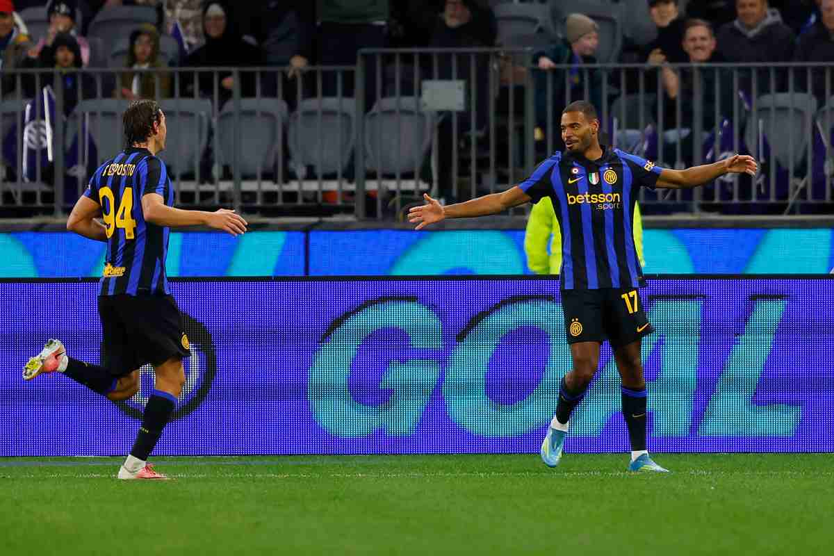 Diouf esulta dopo un gol