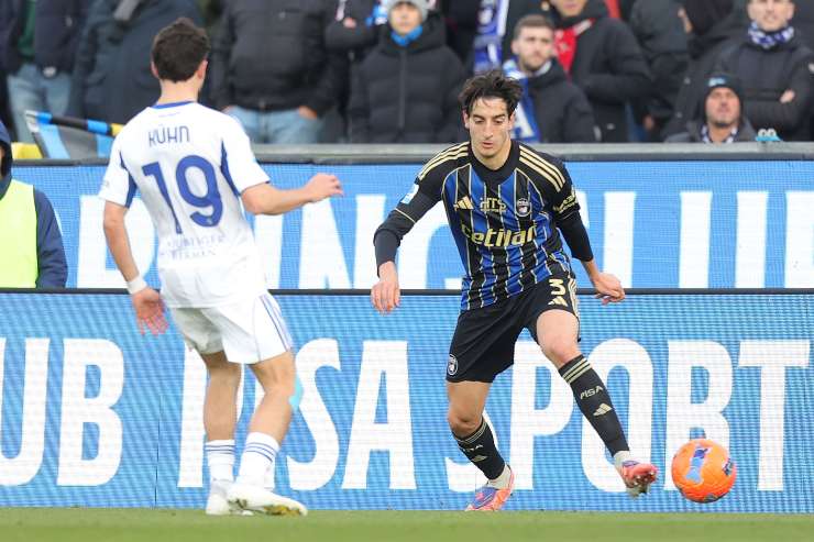 PISA, ITALY - JANUARY 6: Samuele Angori of Pisa Sporting Club in action during the Serie A match between Pisa SC and Como 1907 at Arena Garibaldi on January 6, 2026 in Pisa, Italy.