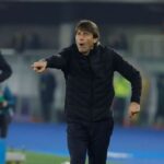 Antonio Conte dà indicazioni dalla panchina
