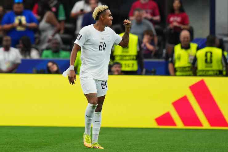 Antonio Nusa esulta dopo un gol