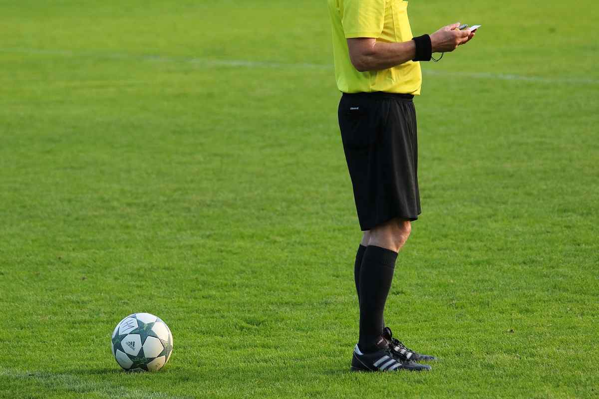 Arbitri, un nuovo caso scuote il calcio italiano: dietro le dismissioni spunta un’ombra pesante