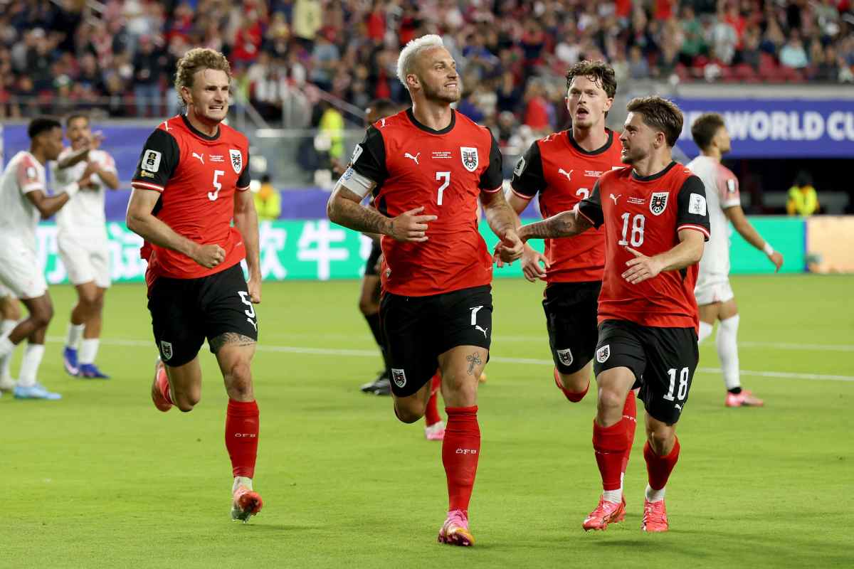 Arnautovic esulta dopo il gol