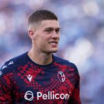 Artem Dovbyk durante il riscaldamento di Bologna-Lazio