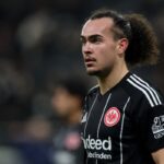 Arthur Theate con la maglia dell’Eintracht Francoforte