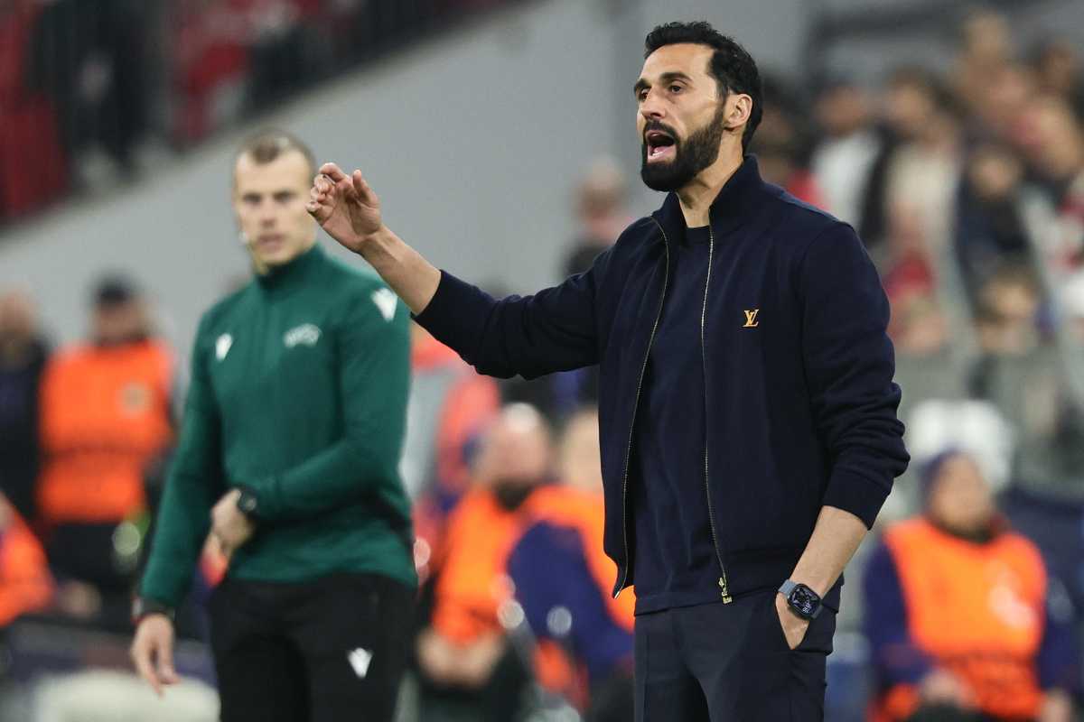 Alvaro Arbeloa dà indicazioni dalla panchina