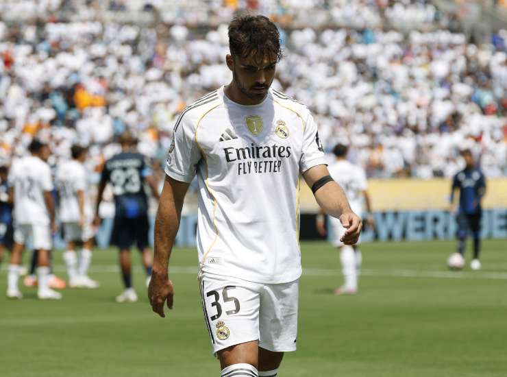 Asencio con la testa piegata