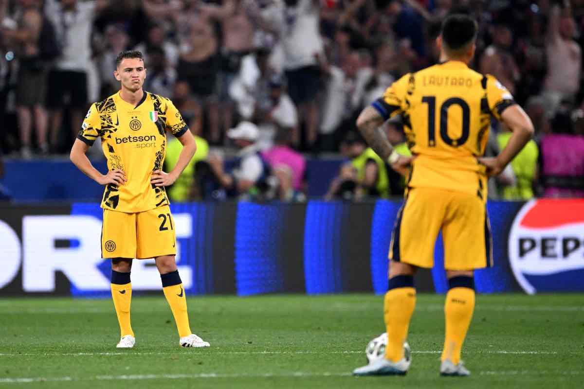 Asllani e Lautaro durante la finale di Champions League