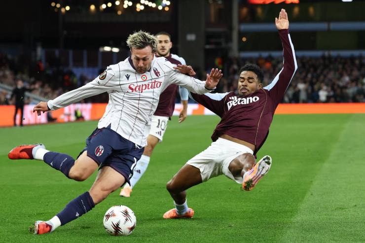 Federico Bernardeschi in dribbling durante Aston Villa Bologna