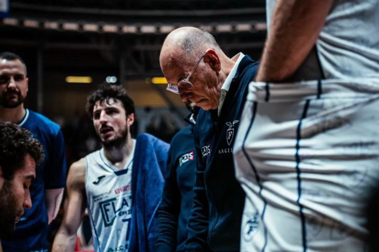 Attilio Caja con i suoi giocatori