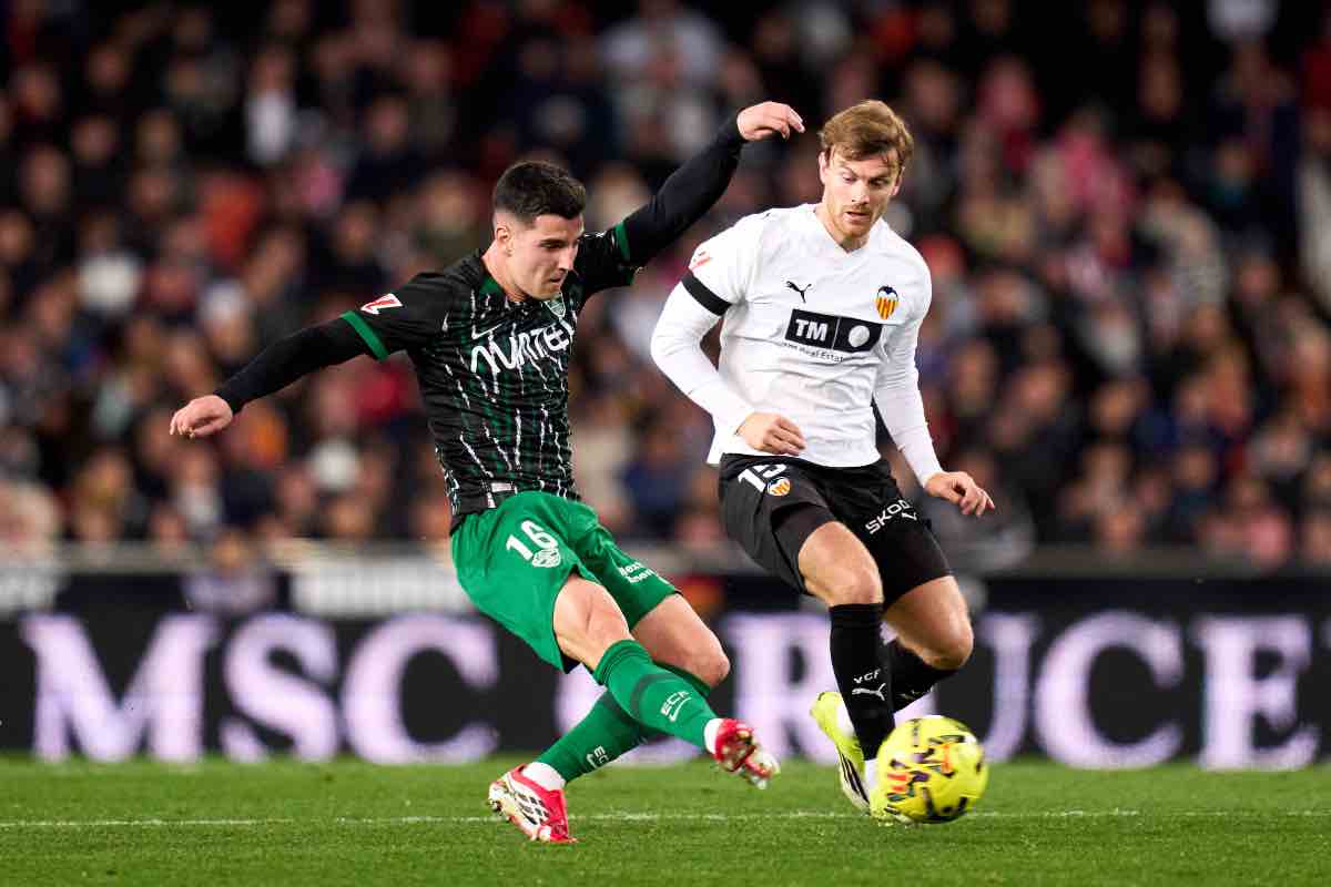 Lucas Beltrán in azione durante Elche-Valencia