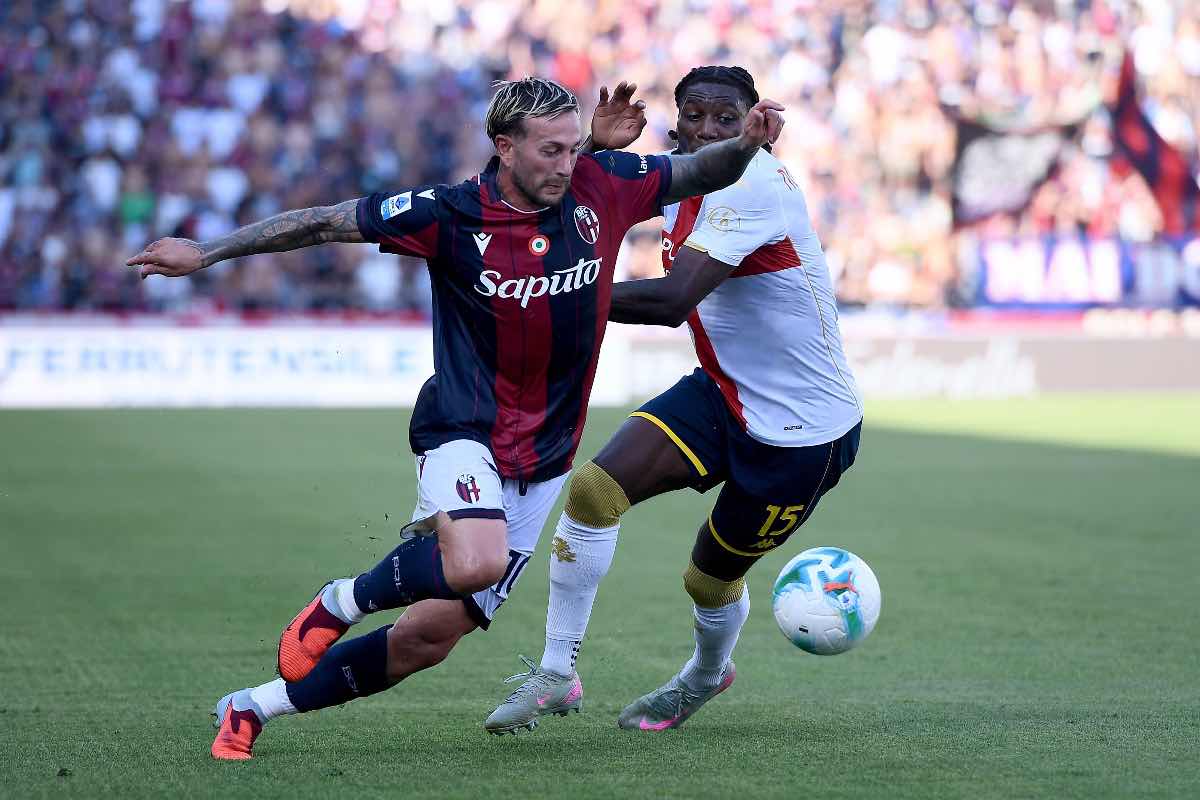 Federico Bernardeschi e Northon-Cuffy si contendono il pallone