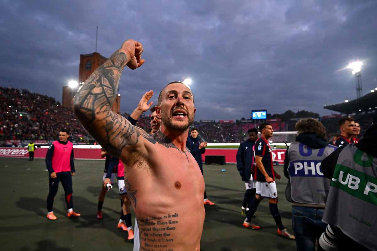 Bernardeschi esulta con i tifosi del Bologna