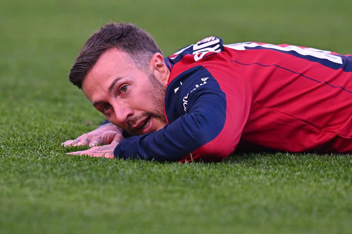 Federico Bernardeschi disteso a terra durante Bologna-Verona