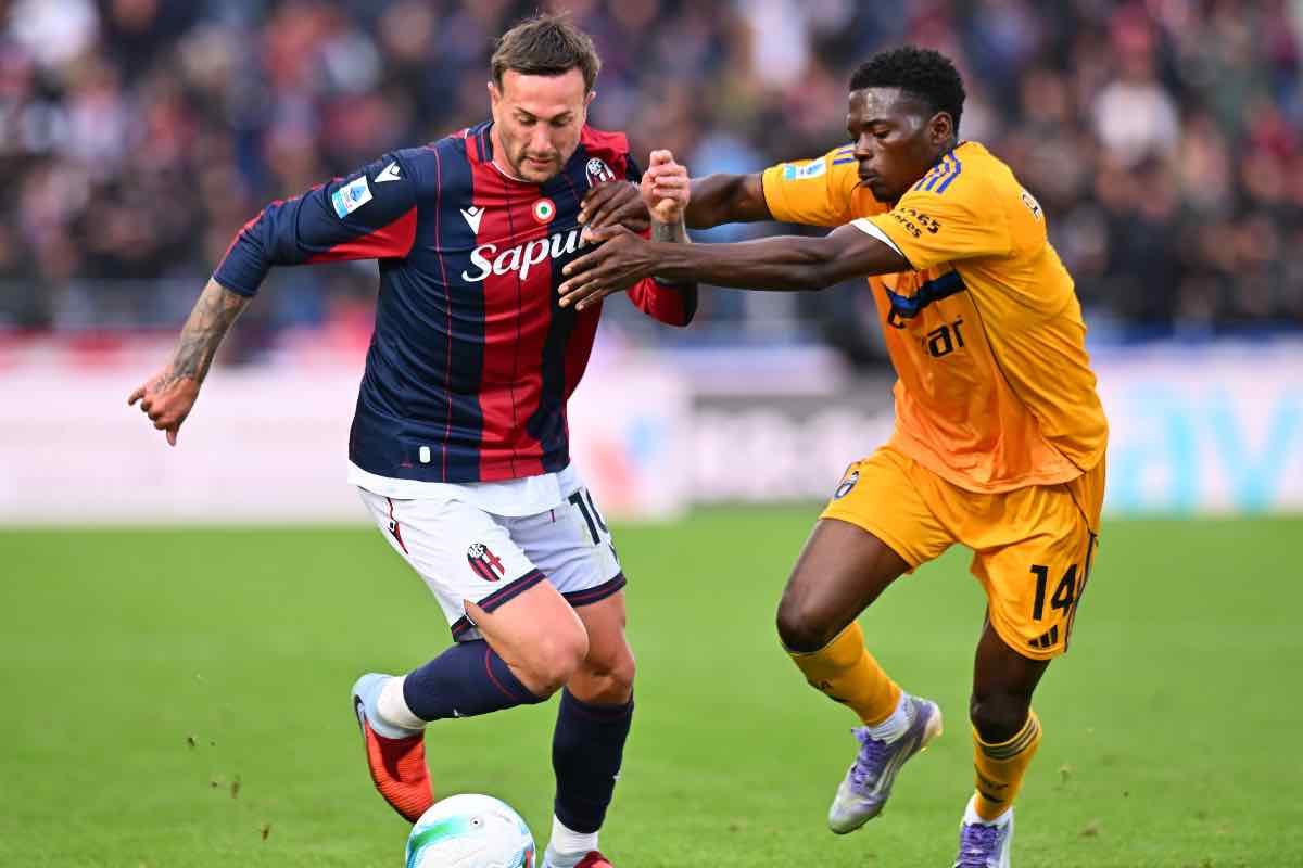 Bernardeschi e Akinsamiro durante Bologna-Pisa