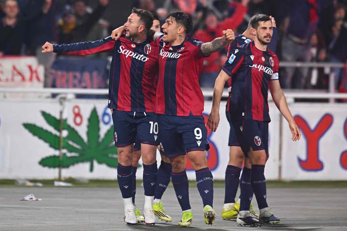 Bernardeschi e Castro esultano dopo il gol in Bologna-Udinese