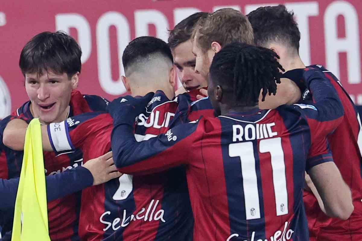 Il Bologna esulta dopo un gol