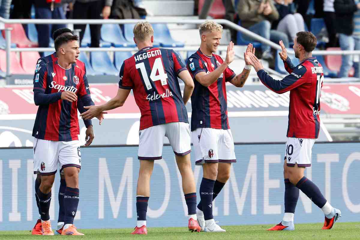 I calciatori del Bologna esultano