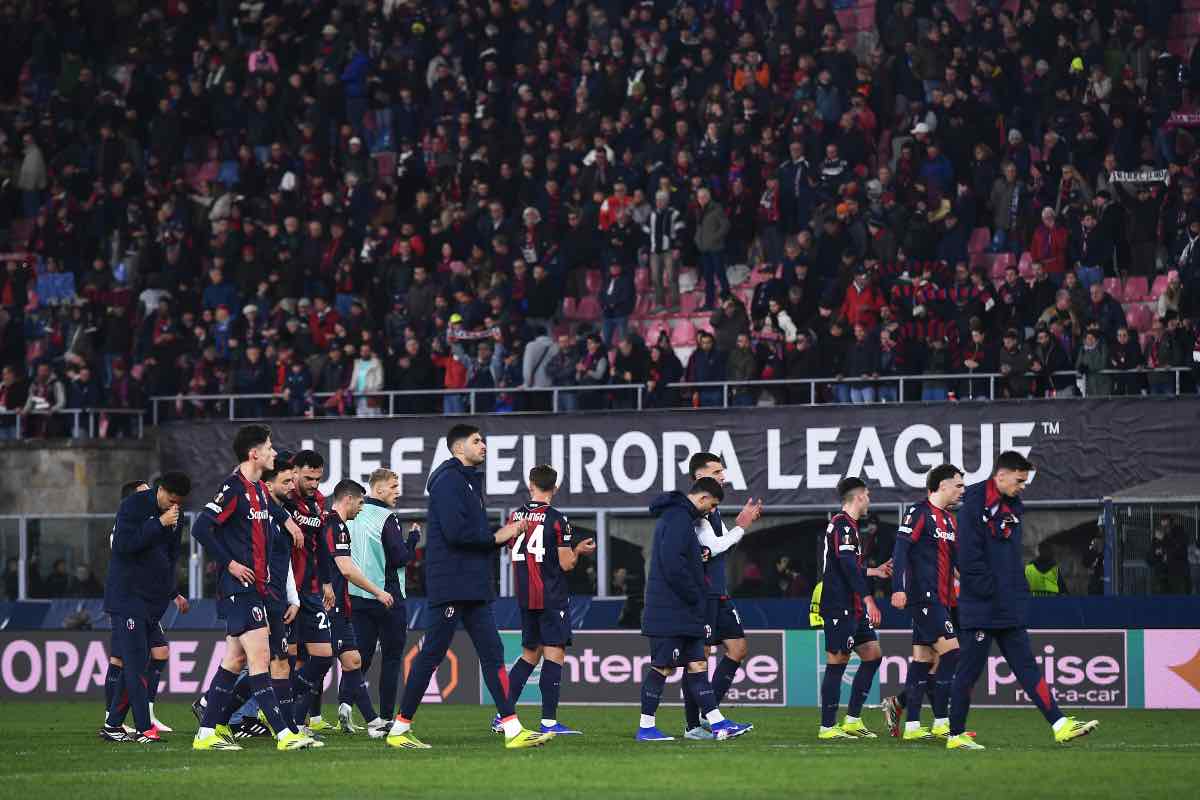 I giocatori del Bologna dopo la sfida d’andata contro la Roma in Europa League