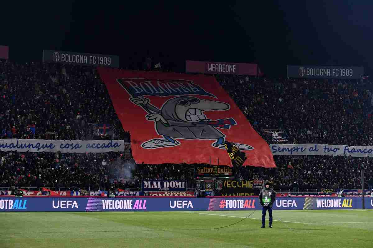 La coreografia dei tifosi del Bologna
