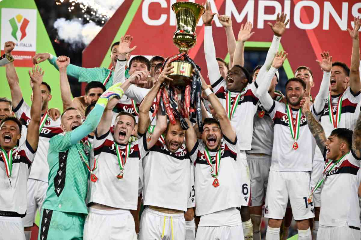 Il Bologna alza al cielo la Coppa Italia