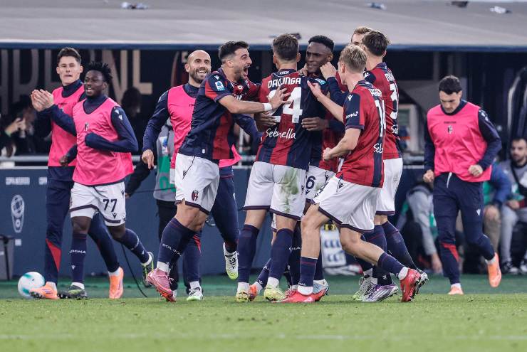 Bologna FC esulta dopo il gol al Napoli