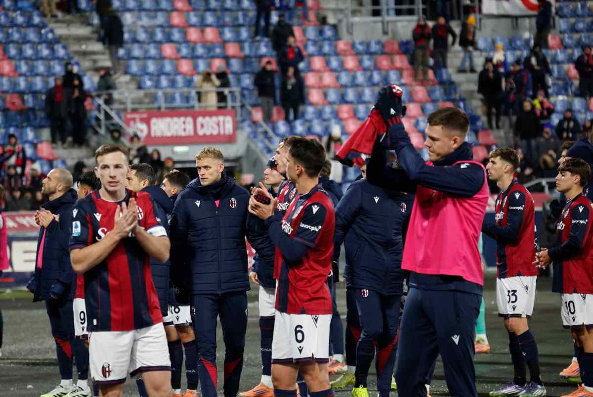 Il Bologna esulta sotto la curva