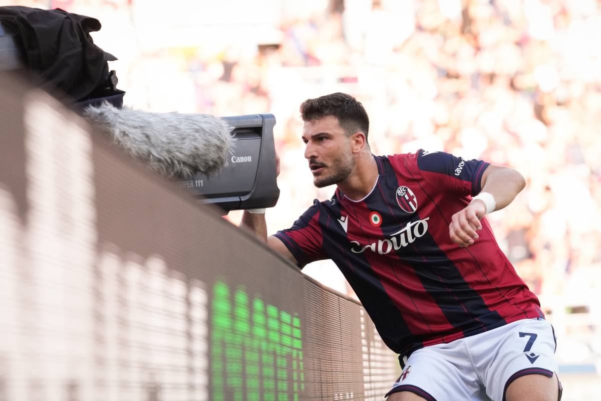 Orsolini esulta per il gol in Bologna-Genoa